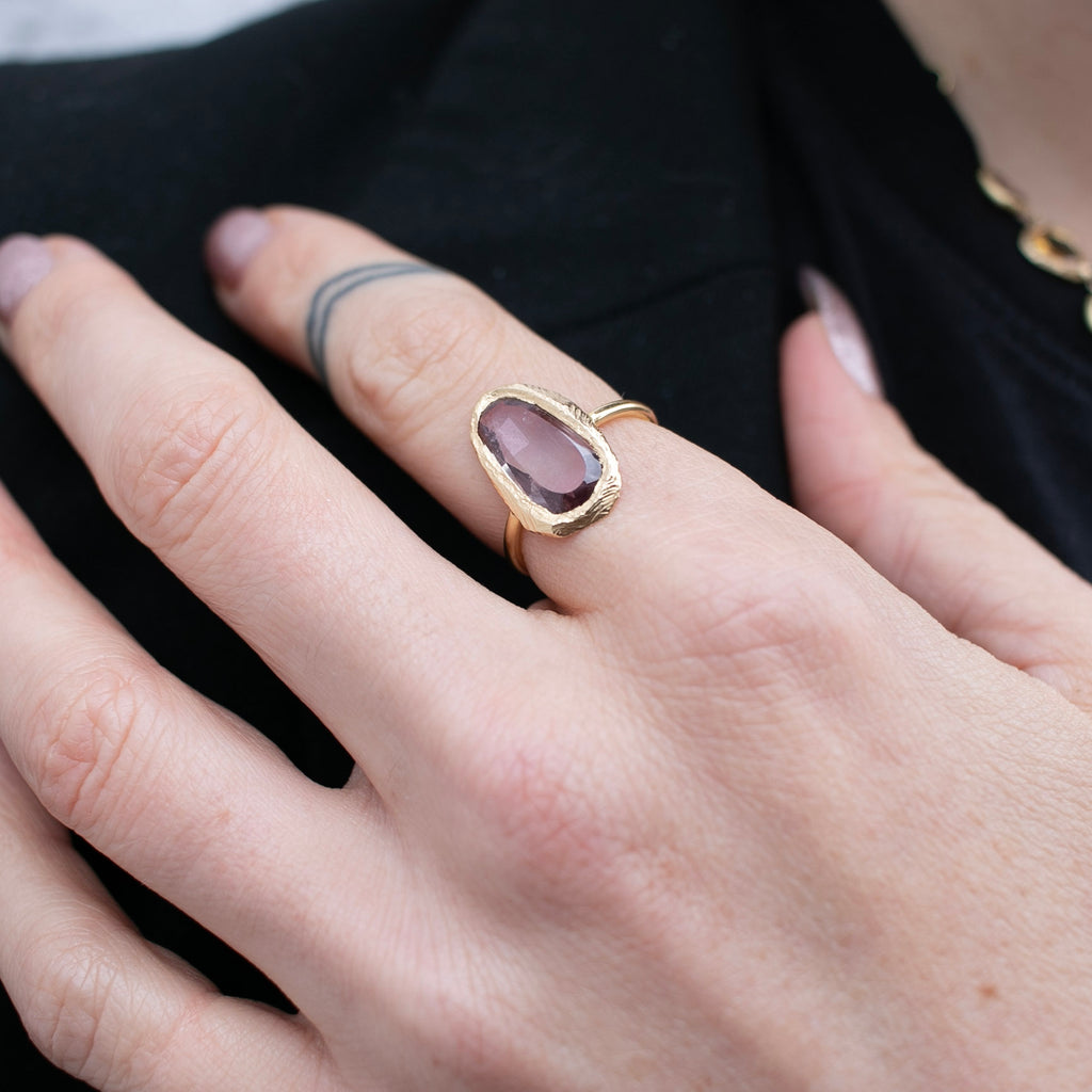 Handmade ring made in 18kt gold with a lavender sapphire on model