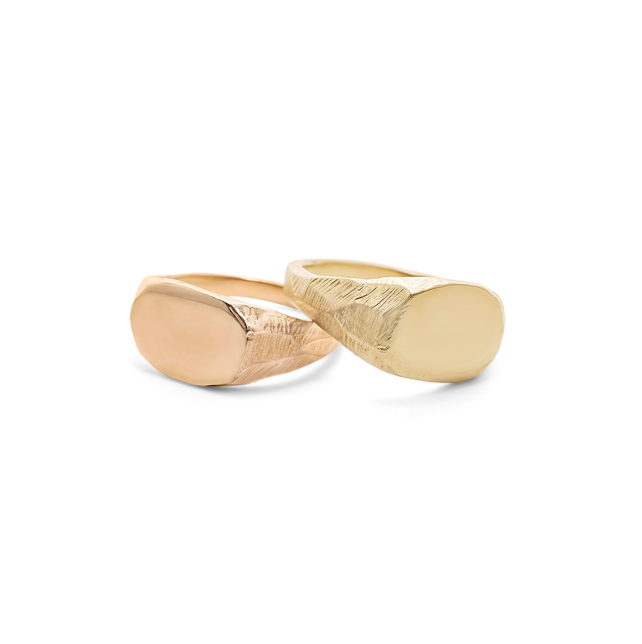 Handmade petite carved signet ring in 18kt yellow gold and 18kt rose gold